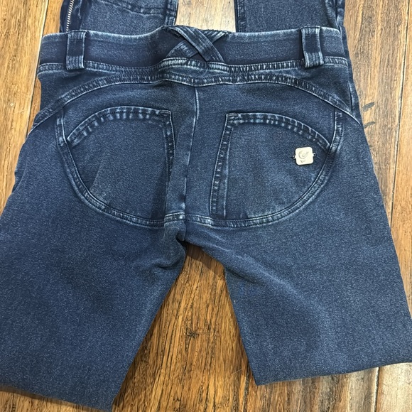 NEW FREDDY JEANS XS - Picture 3 of 3